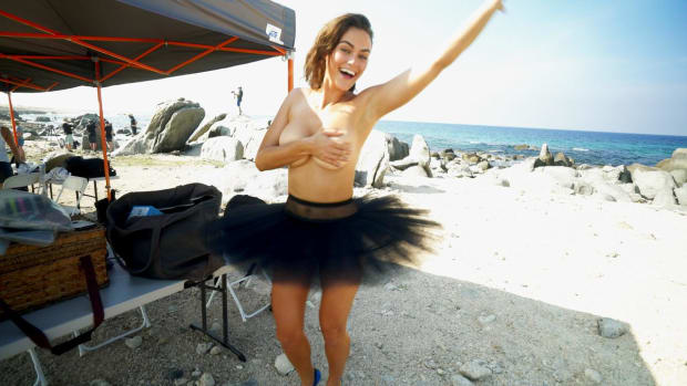 Myla Dalbesio Outtakes Swimsuit 2018